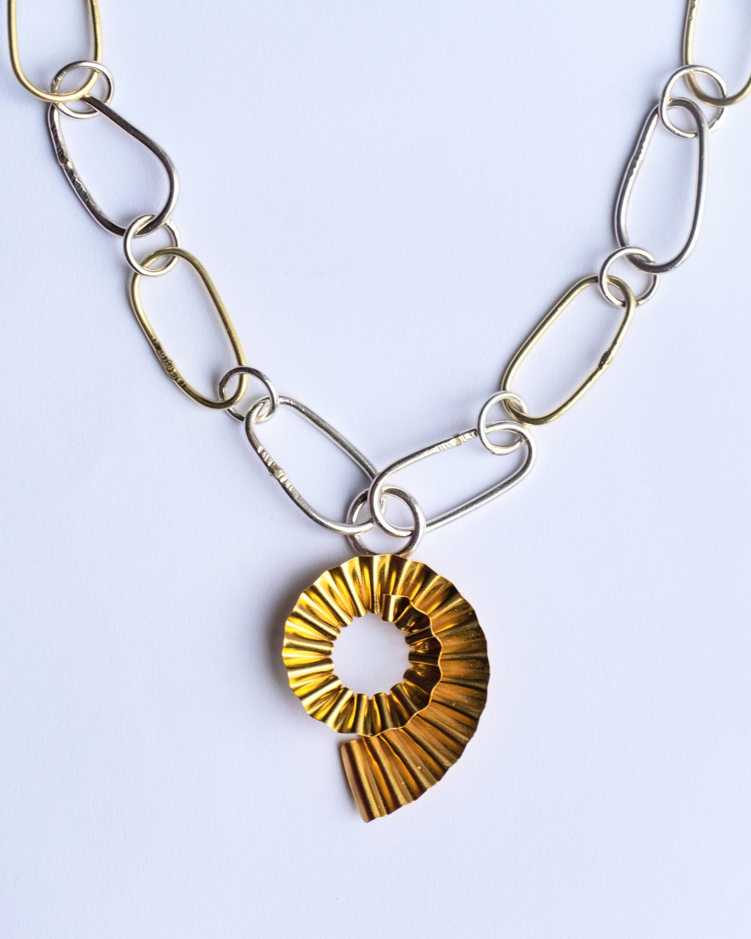 Gold necklace inspired by the sea