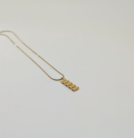 Sparkly gold necklace