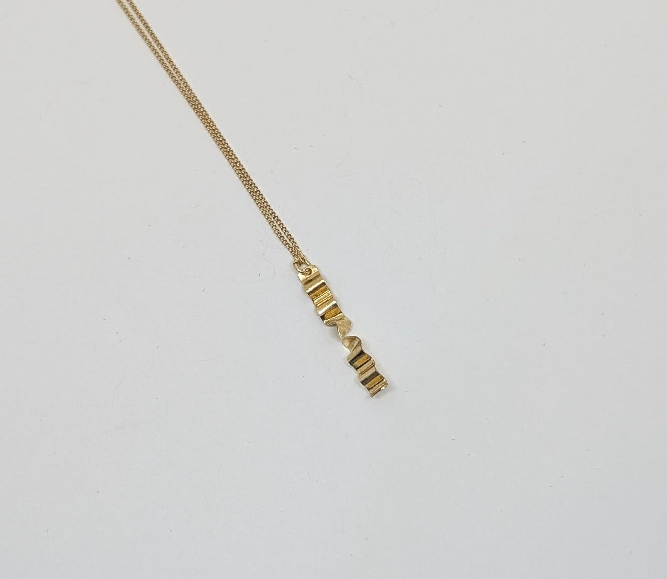 Pretty gold necklace