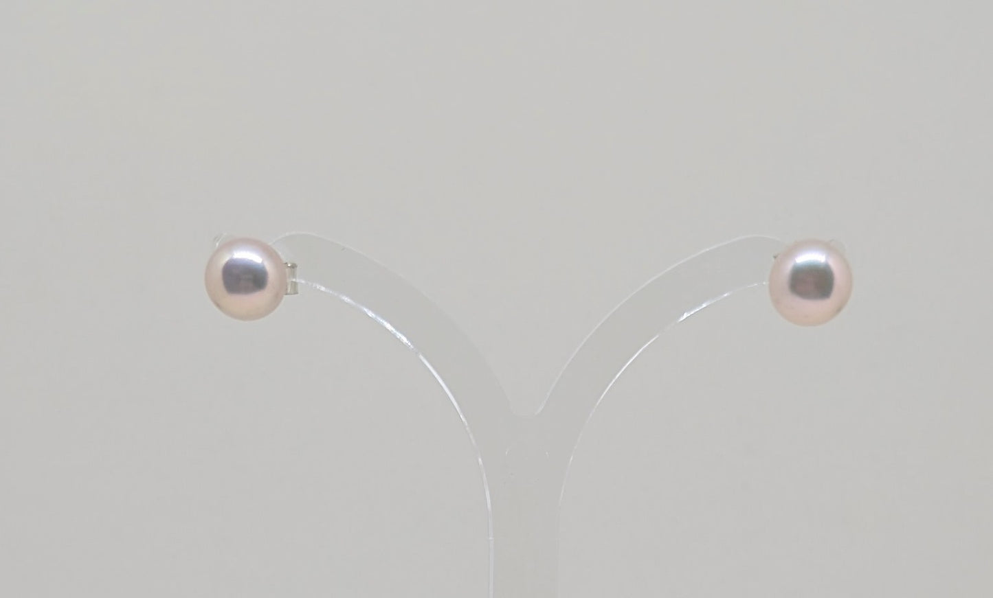 White freshwater pearl earrings round