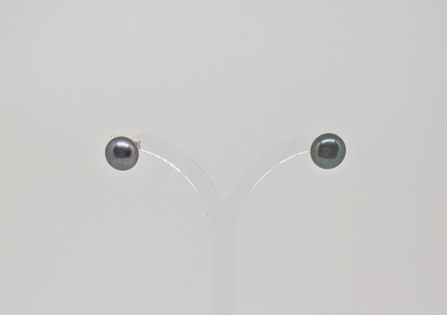 Peacock freshwater pearl earrings round