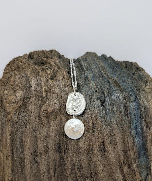 Reversible silver splash pendant with coin pearl