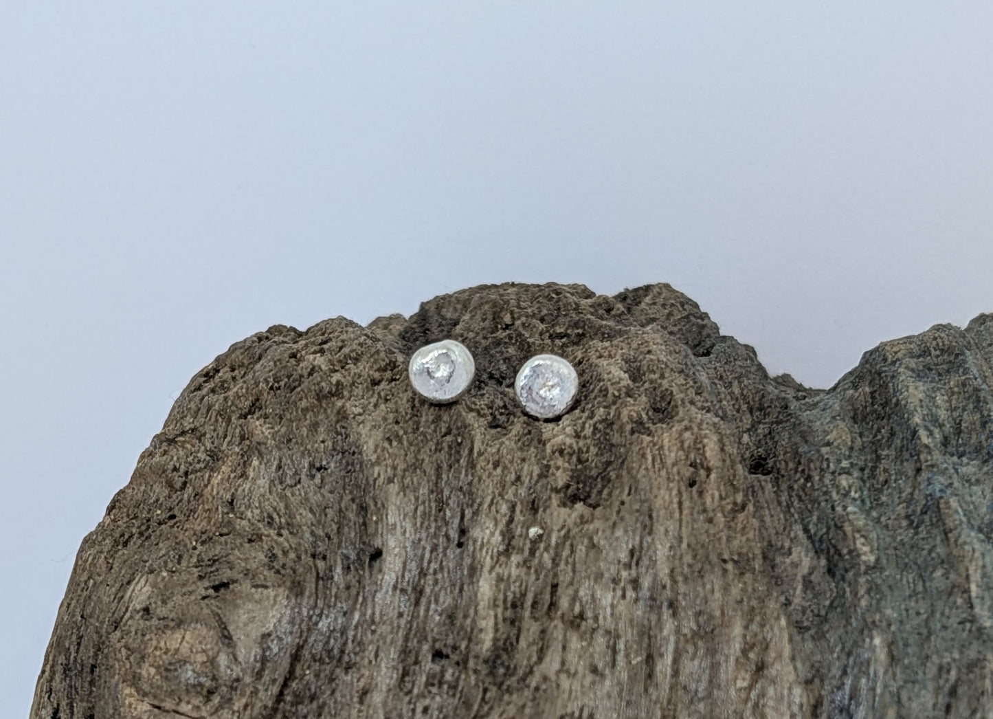 Silver splash stud earrings