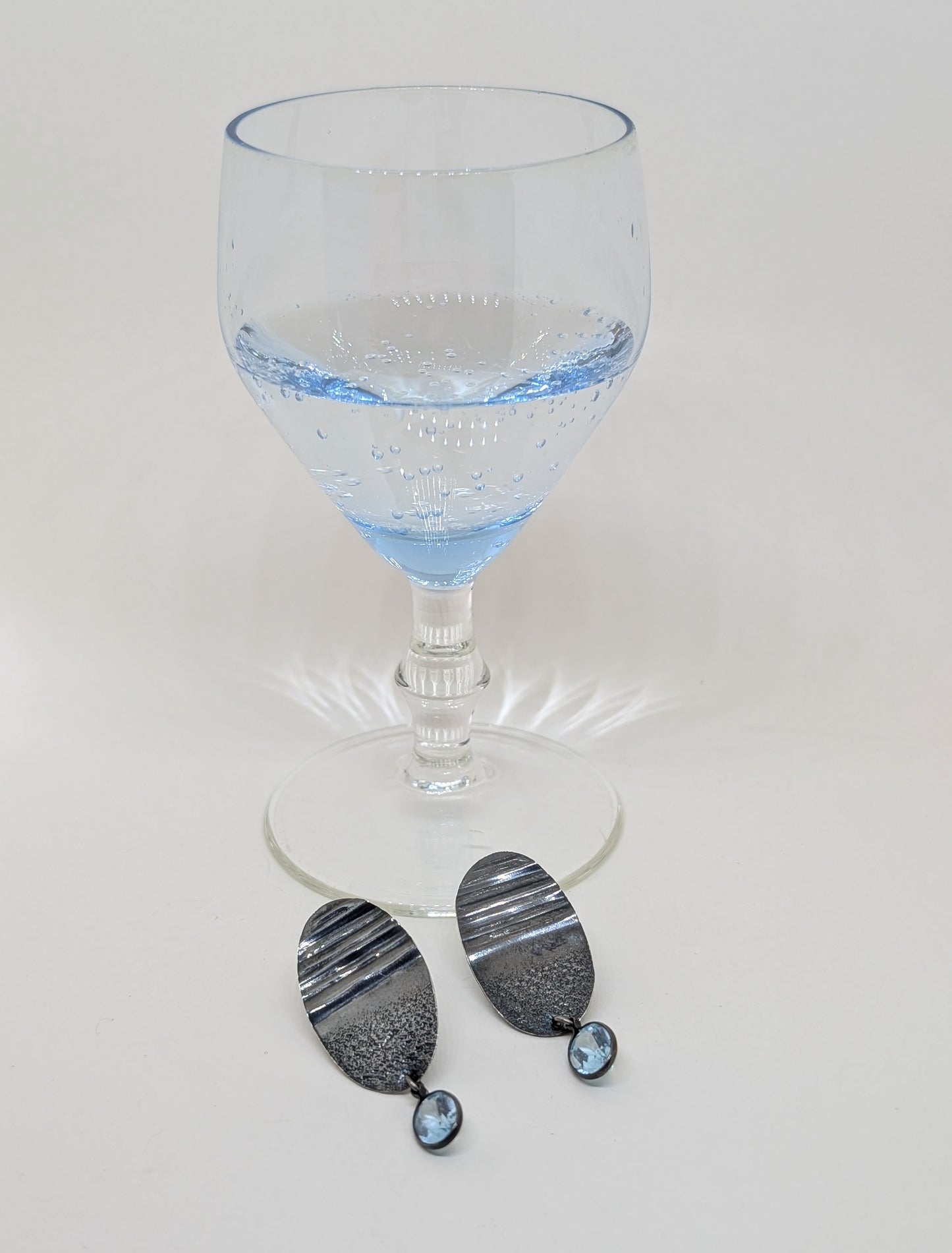 Earrings with blue gemstone