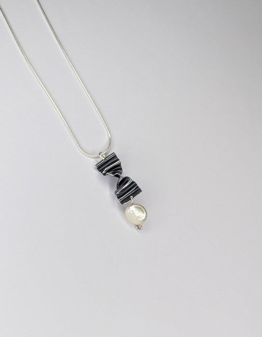 White pearl pendant