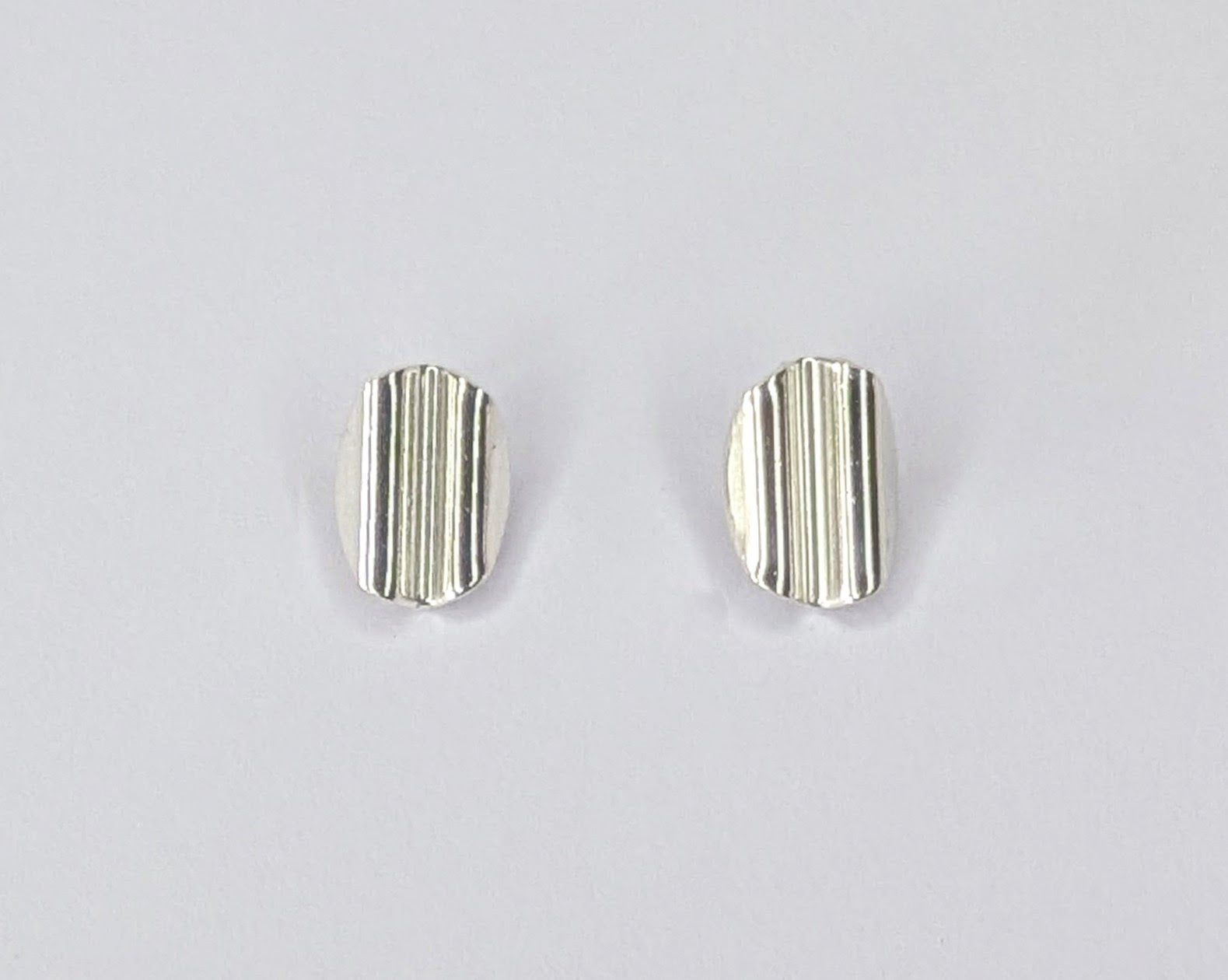 Rippled silver earrings 