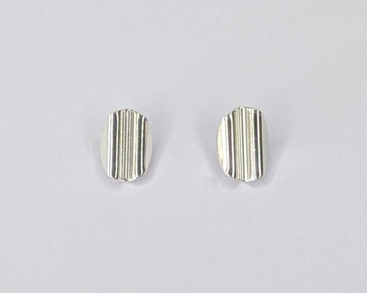 Rippled silver earrings 