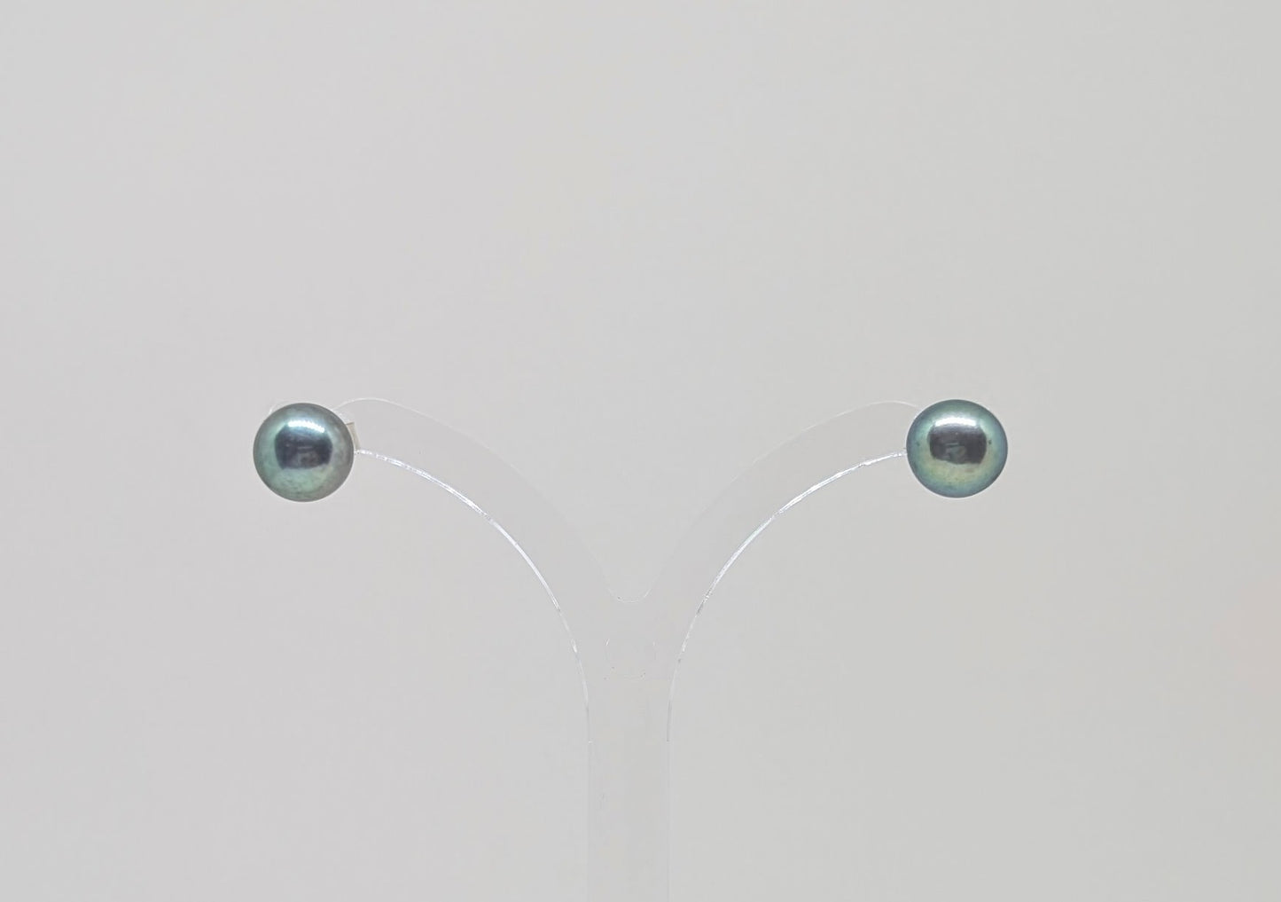 Green freshwater pearl stud earrings round