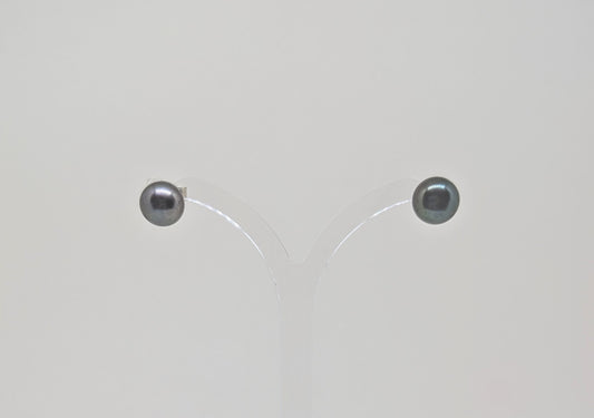 Peacock freshwater pearl earrings round