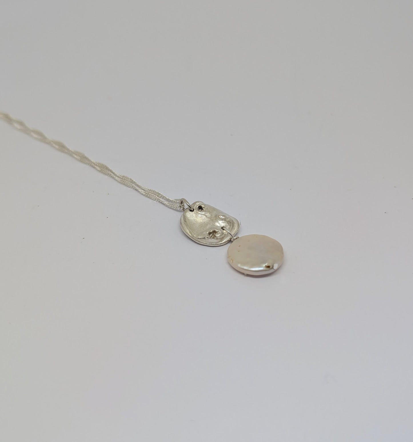 Reversible silver splash pendant with coin pearl