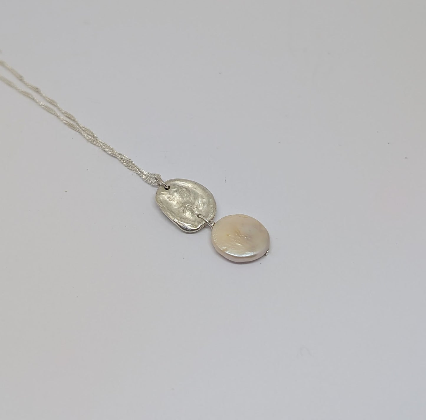 Reversible silver splash pendant with coin pearl
