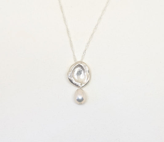 Silver splash pendant with oval freshwater pearl