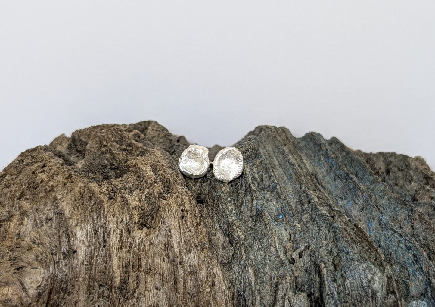 Silver splash stud earrings