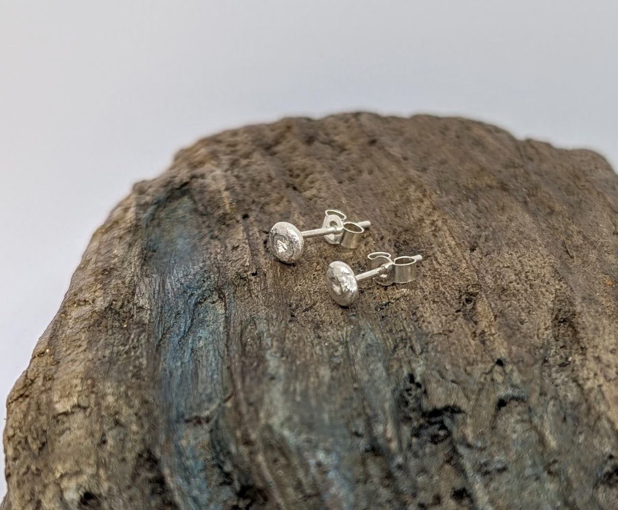 Silver splash stud earrings