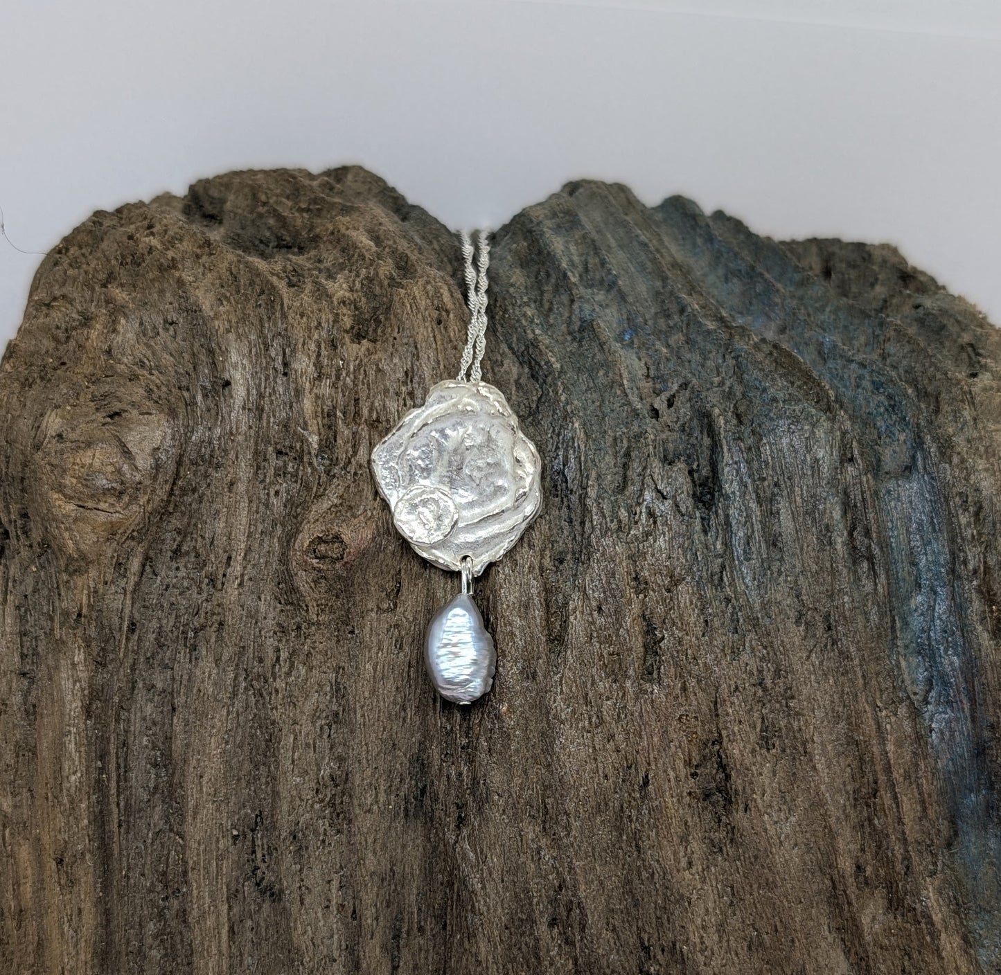 Silver splash pendant with freshwater pearl